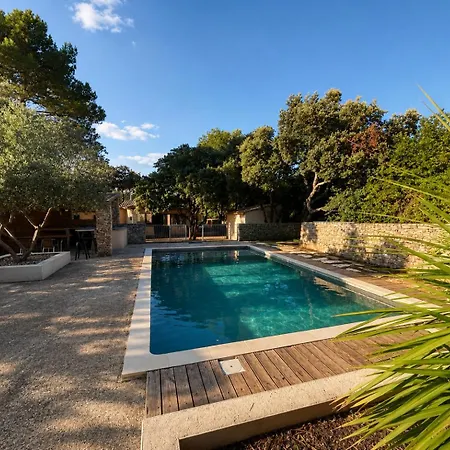 Garrigue Avec Piscine Quartier Planette à *